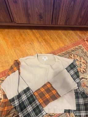 BDG woman’s Beige Thermal Sweater with Plaid Sleeve Panels